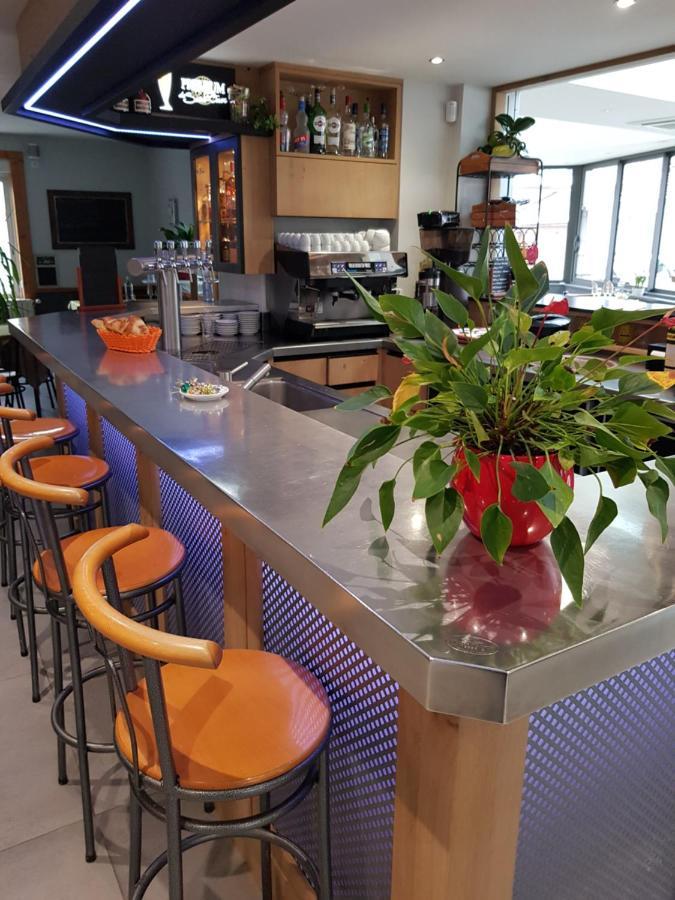 Auberge Des Avenieres Les Avenières 外观 照片